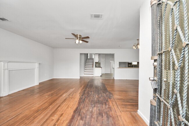 Building Photo - 7504 Elm St