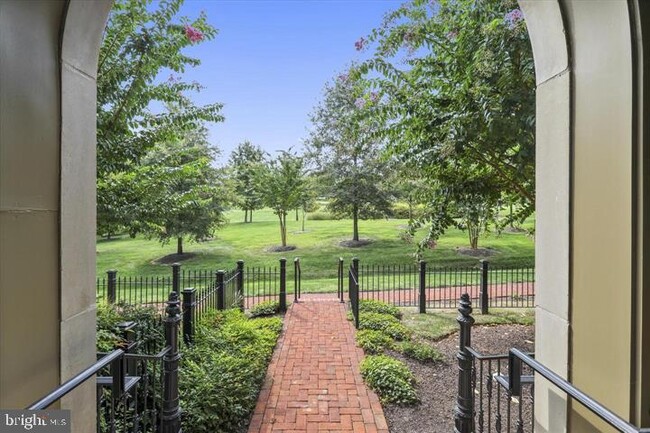 Building Photo - 10777 Symphony Park Dr