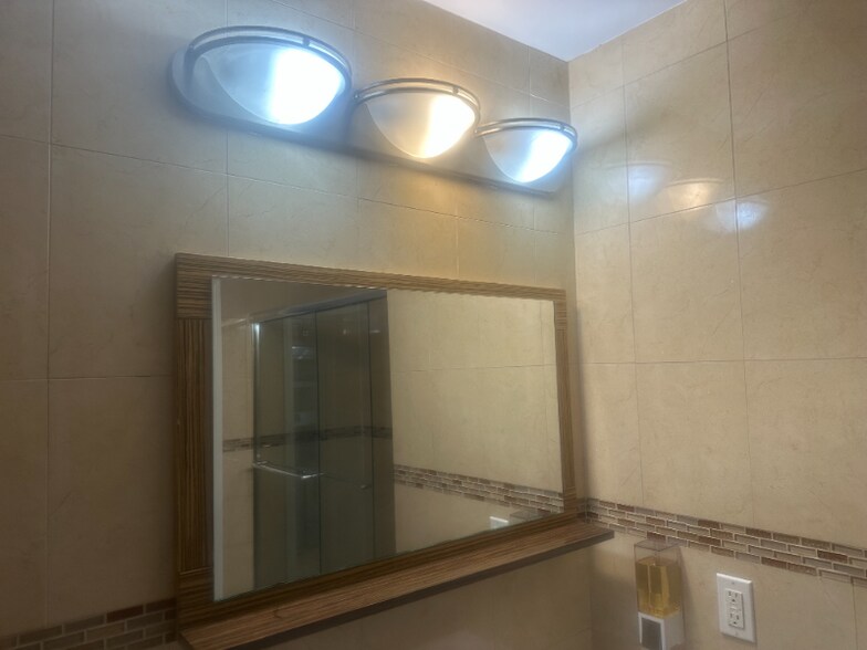 Building Photo - 529 54th St