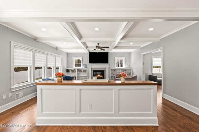 Building Photo - 558 Cedar Ave