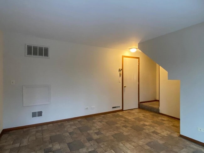 Building Photo - 34 S Macgillis Dr