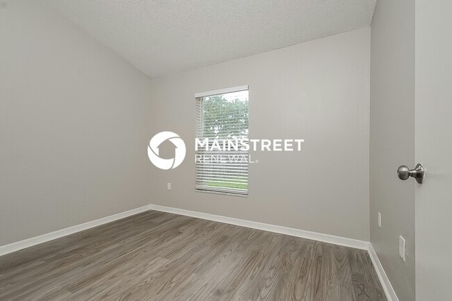 Building Photo - 3 Bedroom Pet-Friendly Home in Winter Have...