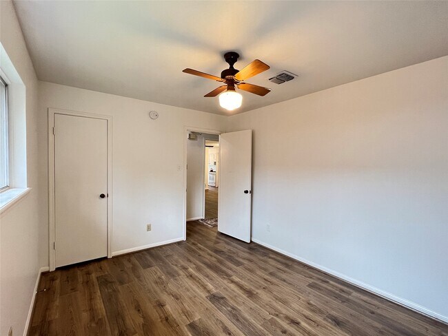Building Photo - 2232 Ripple Creek Dr