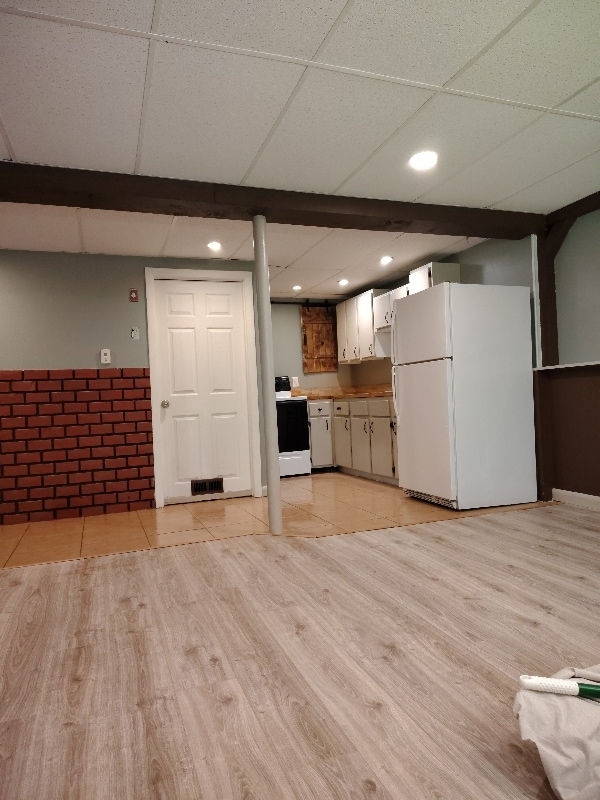Building Photo - 361 Fern St