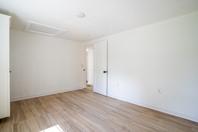 Building Photo - 126 Watson Rd