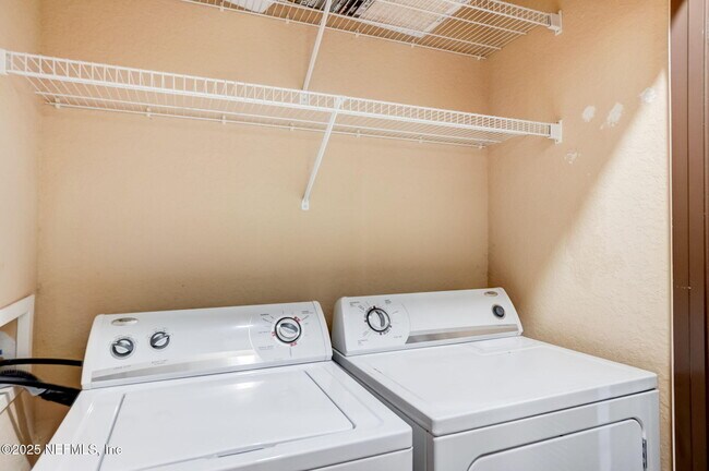 Building Photo - 8539 Gate Pkwy W