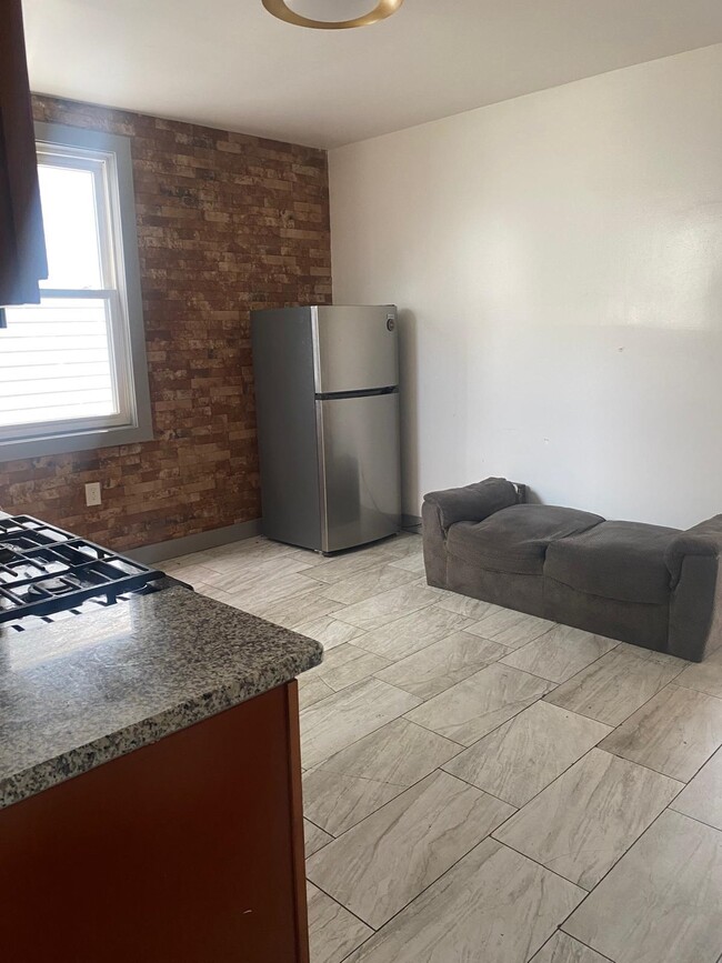 Building Photo - 158 Summit Ave