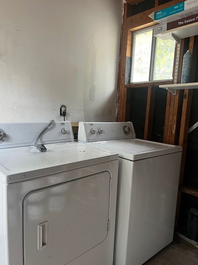 Building Photo - Rosedale Charmer - Wood Floors  - 1 BD / 1BA - W/D - Patio - Covered Parking - $1500