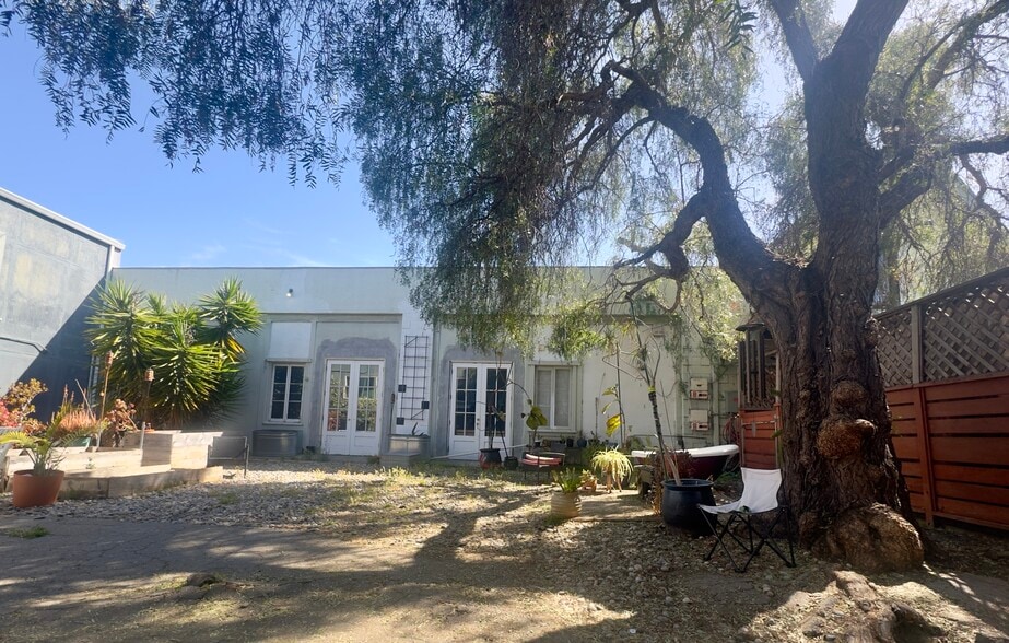 Primary Photo - 1254 E 12th St