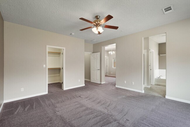 Building Photo - 224 Valle Alto Dr NE