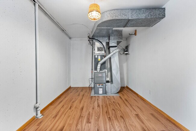 Building Photo - 2230 Jasper Way NW