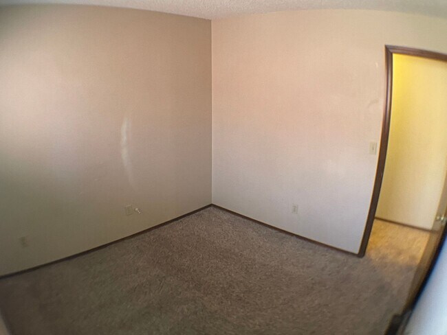 Building Photo - Super End unit Townhouse!!