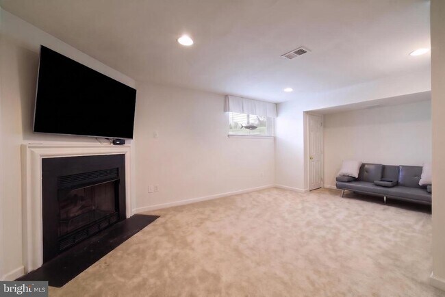 Building Photo - 6 Ocean Breeze Ct