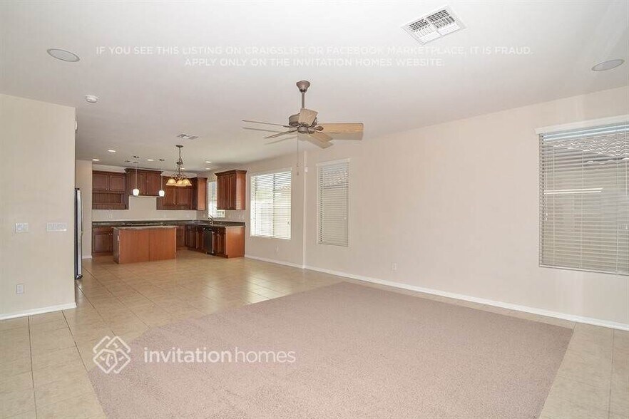 Building Photo - 5405 W Siesta Way