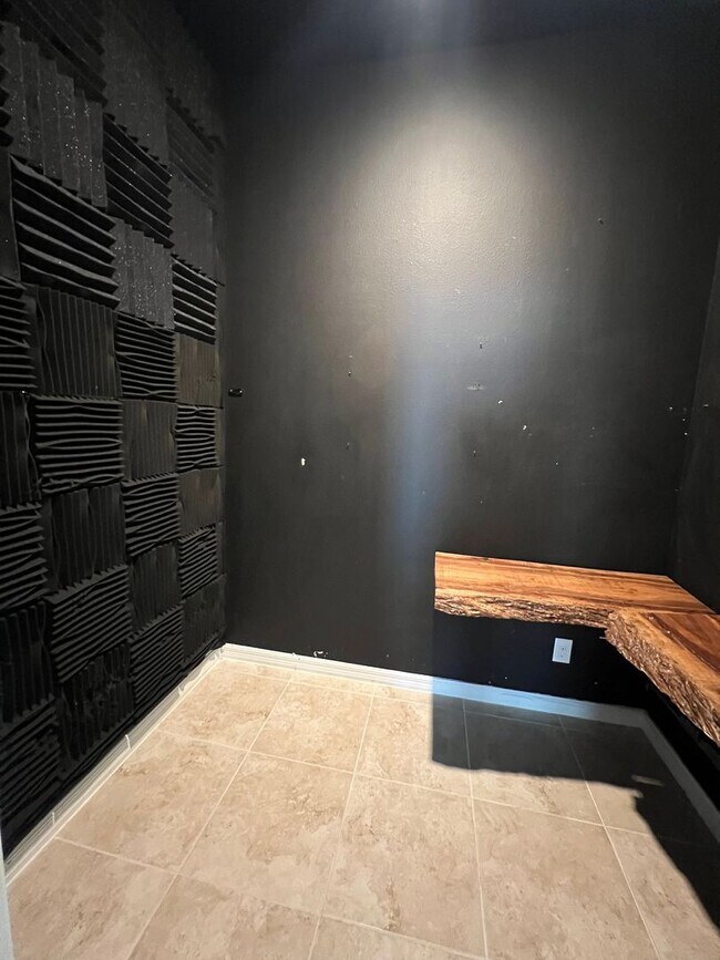 Building Photo - Spacious 3-Bed/2-Bath Rental in Sola Vista – Modern Comfort Meets Florida Living!