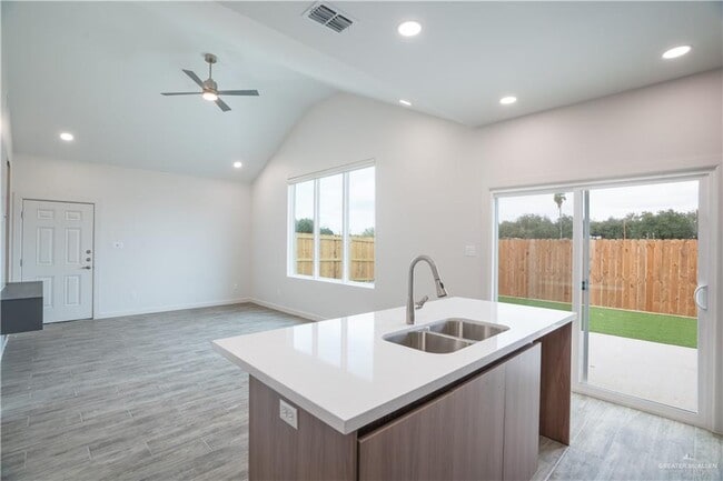 Building Photo - 31 Dragonfly St