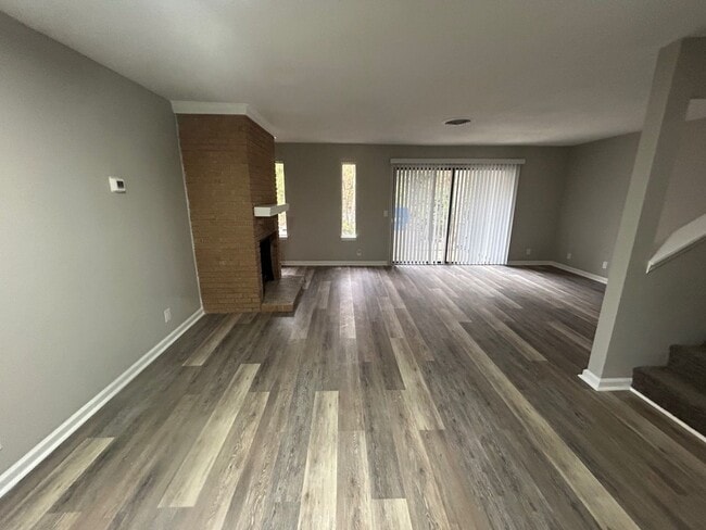 Building Photo - 240 Jamil Rd