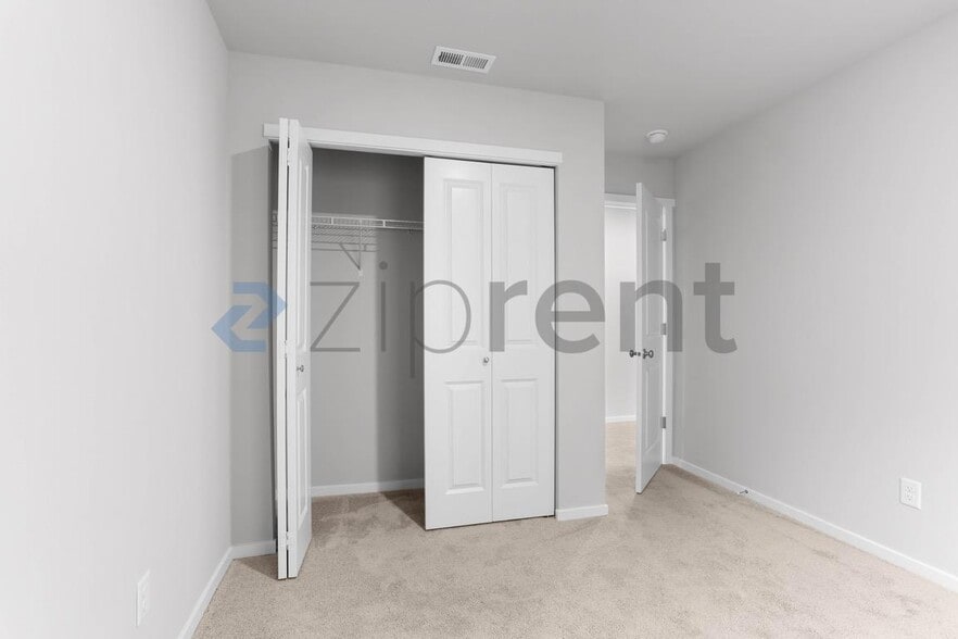 Building Photo - 1421 SW Pendleton Way