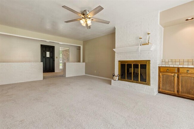 Building Photo - 57 Serenada Ln