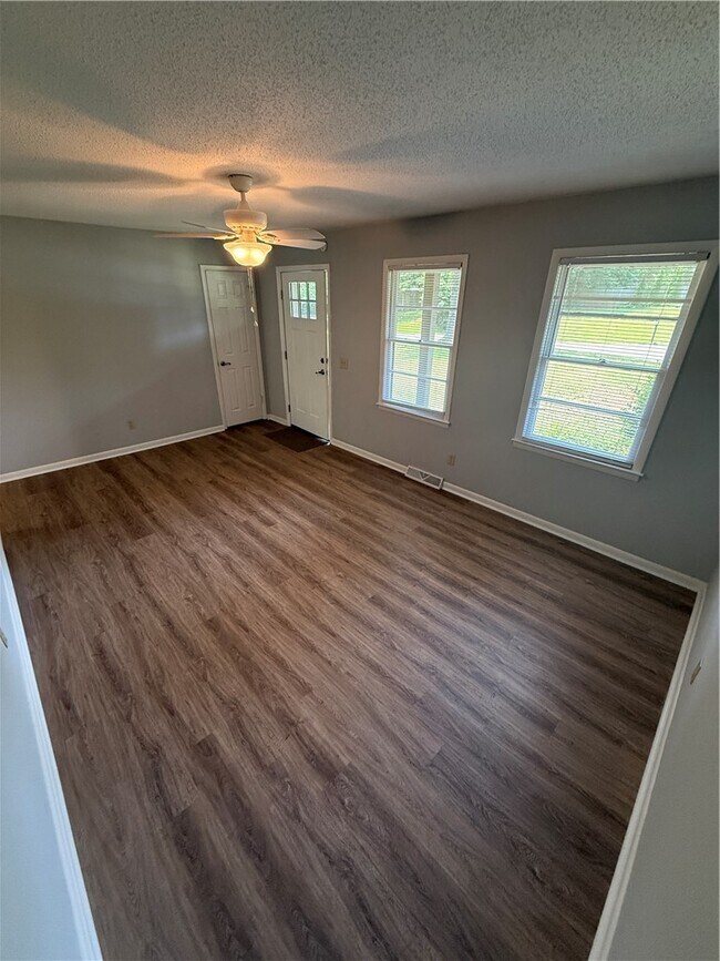 Building Photo - 112 Lynwood Dr