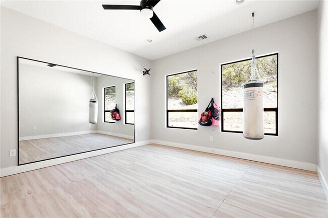 Building Photo - 9400 Ranchland Hills Blvd