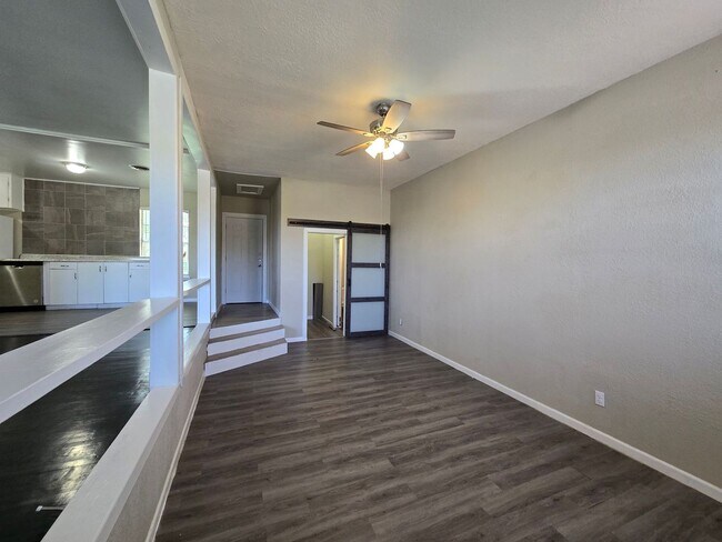Building Photo - 208 W Anderson Ave