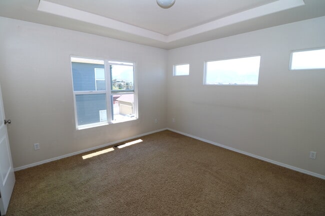 Building Photo - 3bdrm 3bath home with 2 car garage