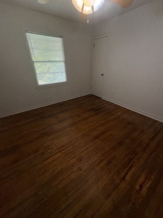 Building Photo - 4049 Norwood Dr