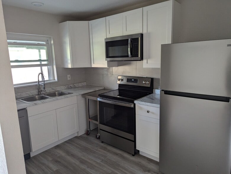 Building Photo - 1482 Meads Rd