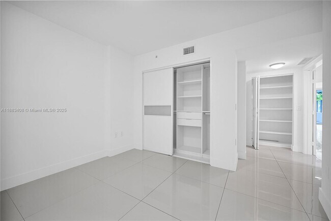 Building Photo - 6620 Indian Creek Dr