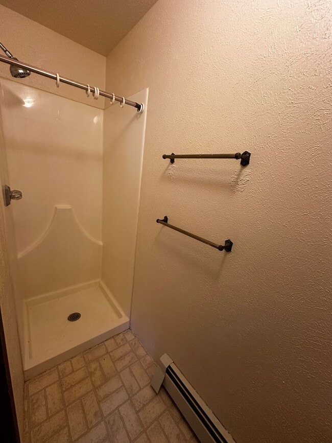 Building Photo - 2 bed plus large loft! All utilities inclu...