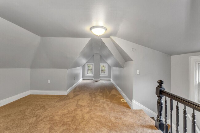 Building Photo - 4 Bed 2 Bath - Newly updated Shadyside home