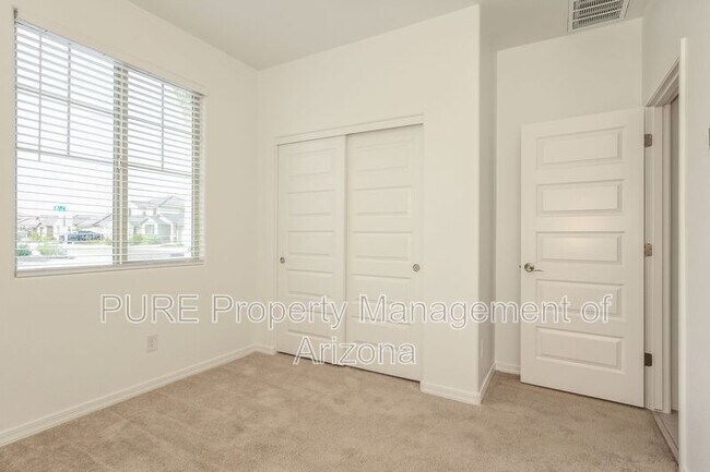 Building Photo - 3769 N 102nd Ave