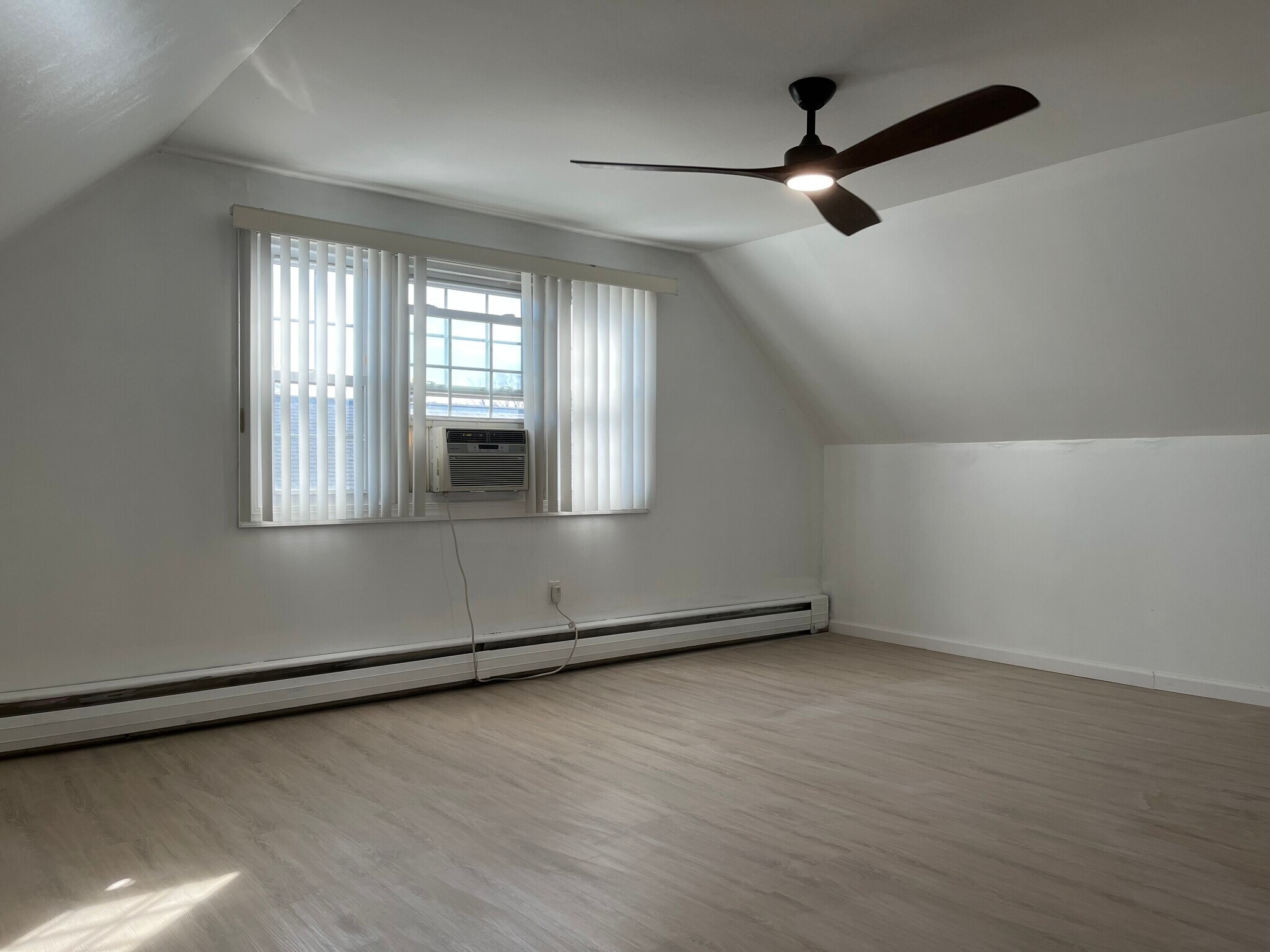 Building Photo - 65 Peacock Ln