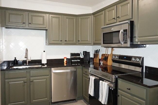 Building Photo - 326 Wilkinson Dr SE