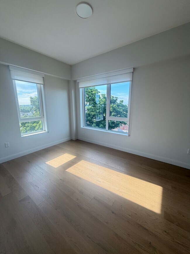 Building Photo - Beautiful Apartment in Allston