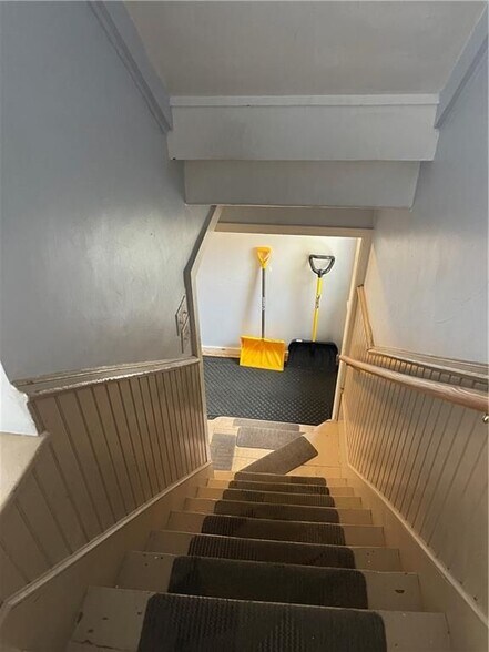 Building Photo - 12 Third School St