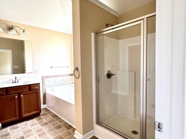 Building Photo - 6008 Crown Ridge Ct