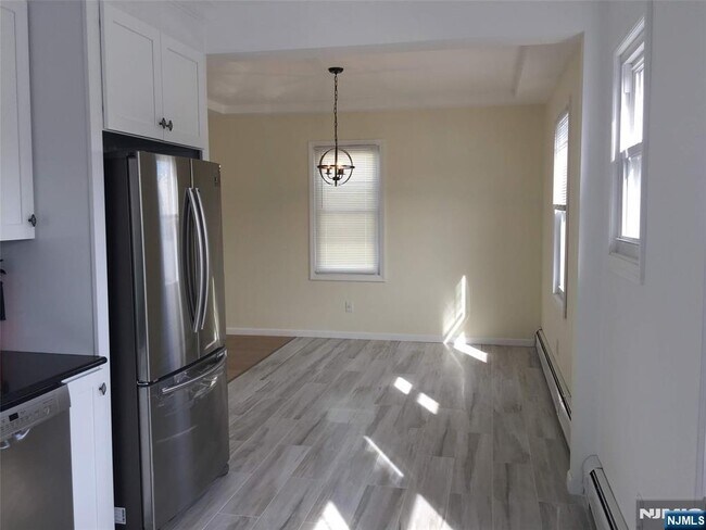 Building Photo - 248 2nd St