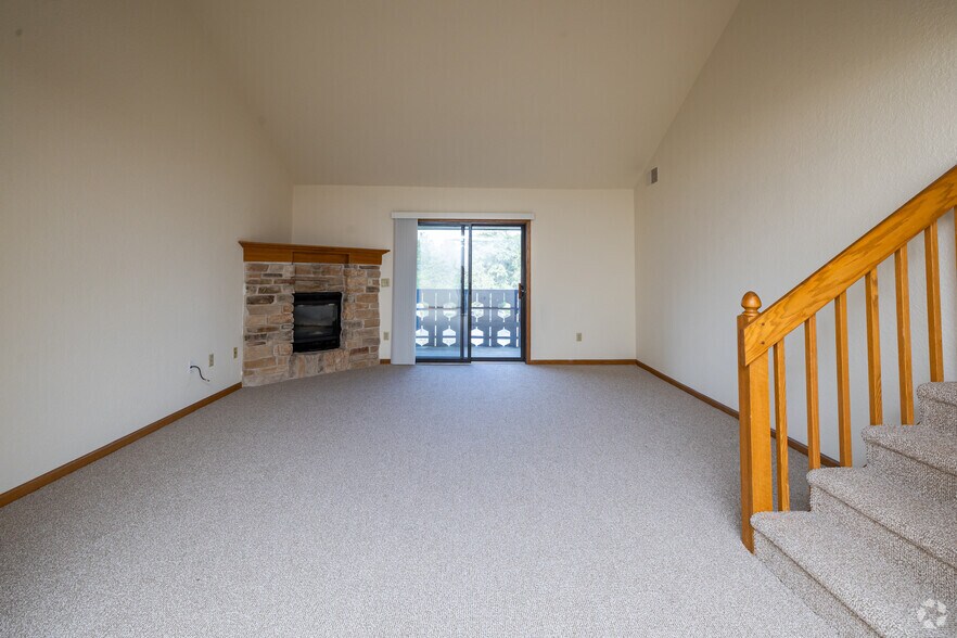 3BR, 2.5BA - 1,900SF - Living Room - River Park Apartments