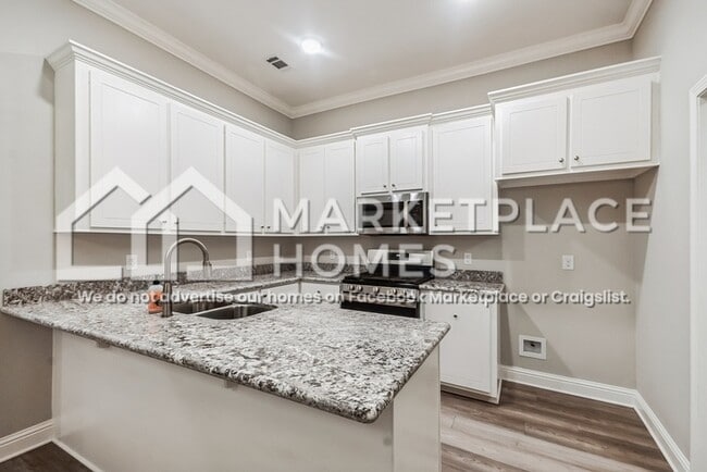 Building Photo - 569 Silver Hill Dr
