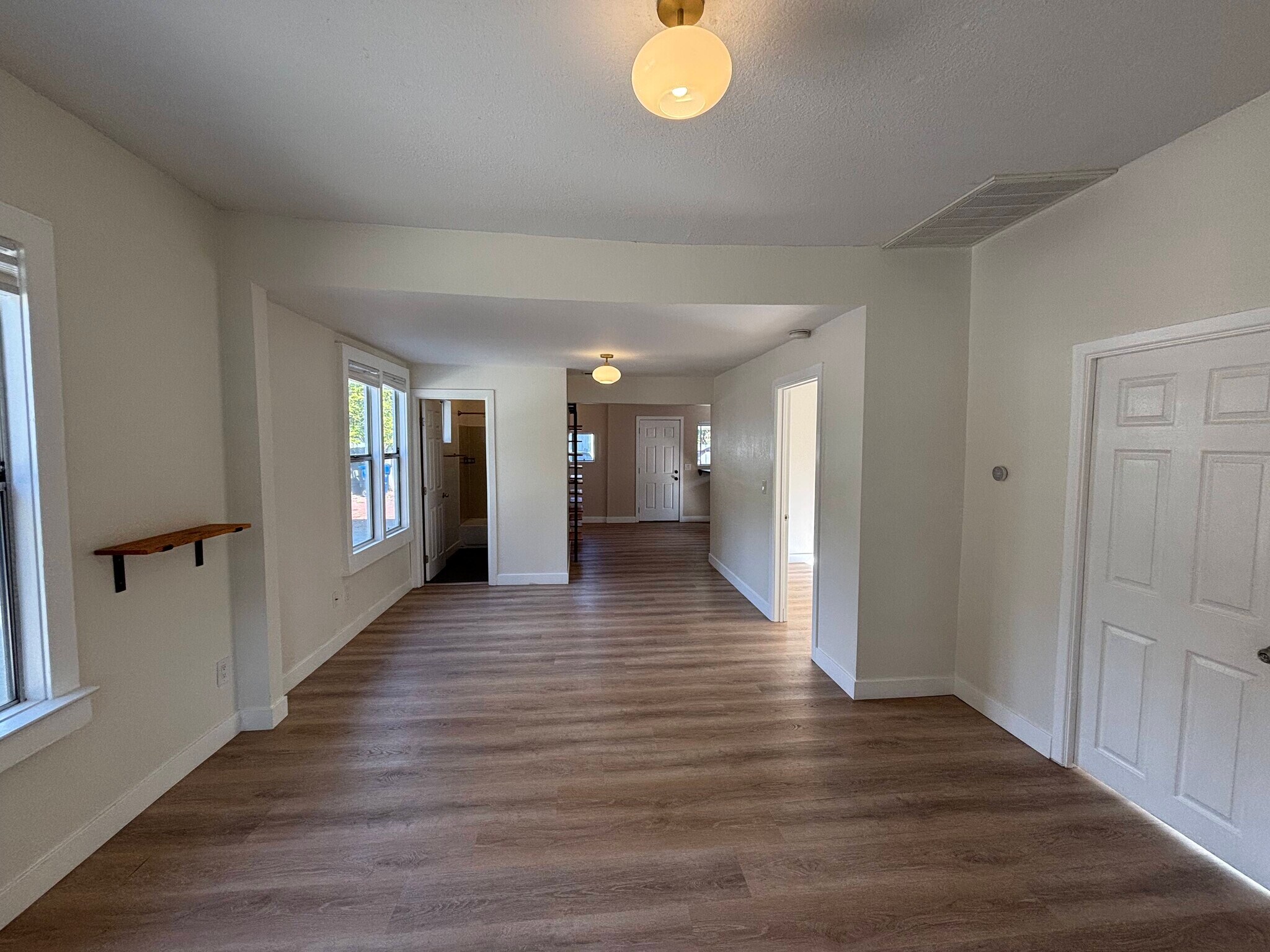 Building Photo - 215 S Avenue 58