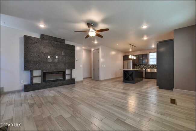 Building Photo - 312 Vin Almoradi Ct