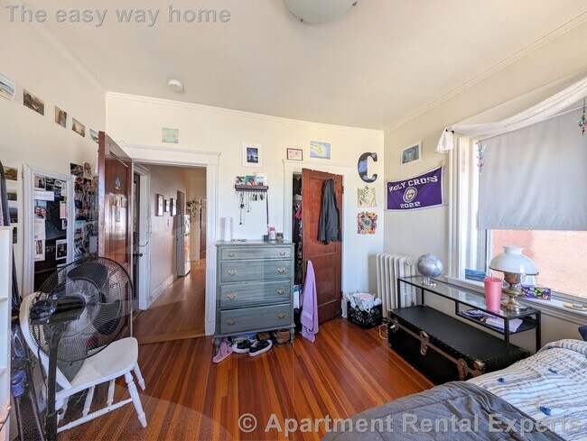 Building Photo - 163 Summer St