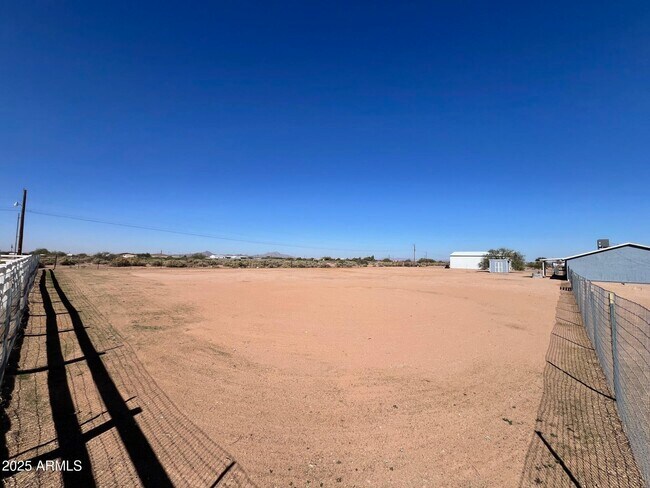 Building Photo - 4552 N Loring Rd