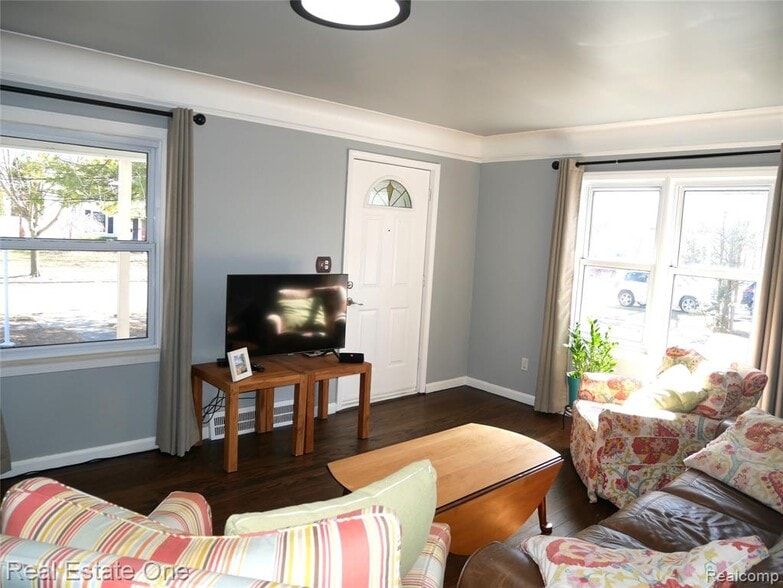 Building Photo - 2881 Ellwood Ave