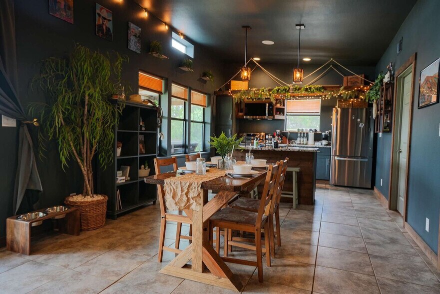 Building Photo - 371 Cloud Top