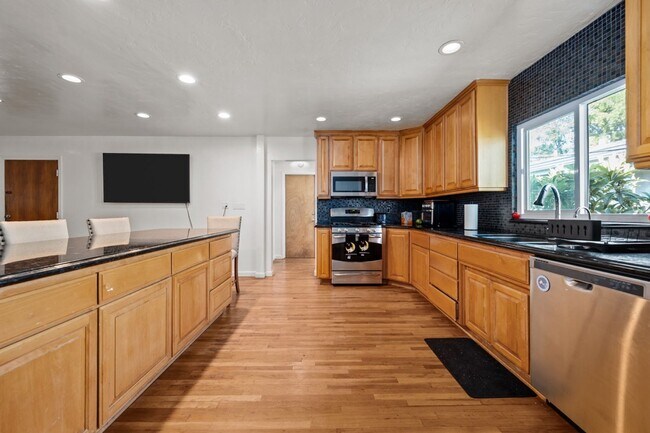 Building Photo - 5227 E Falls View Dr