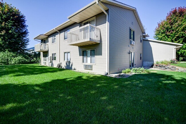 Building Photo - Broadway Drive - Sun Prairie