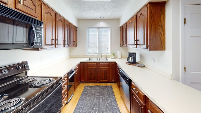 Building Photo - 1714 Deerfield Dr SW